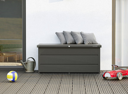 Skrzynia ogrodowa Juno zapewni komfortowe przechowywanie rzeczy na tarasu