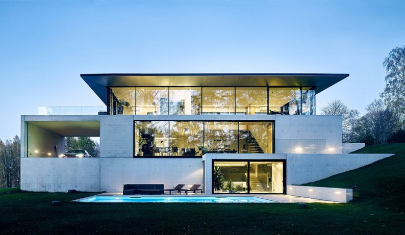 Przeszklona, pełna światła architektura to dominujący trend w projektowaniu Fot. Schüco