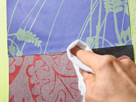 6. Usuwamy nadmiar kleju.