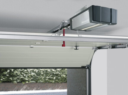 W oszczędzaniu energii znaczenie ma czas otwierania bramy garażowej. Warto o tym pamiętać i dobrać do niej właściwy napęd