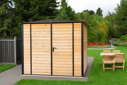 Domek ogrodowy Berry wzór Vario daje możliwość pokrycia ścian i drzwi domku wybranym materiałem